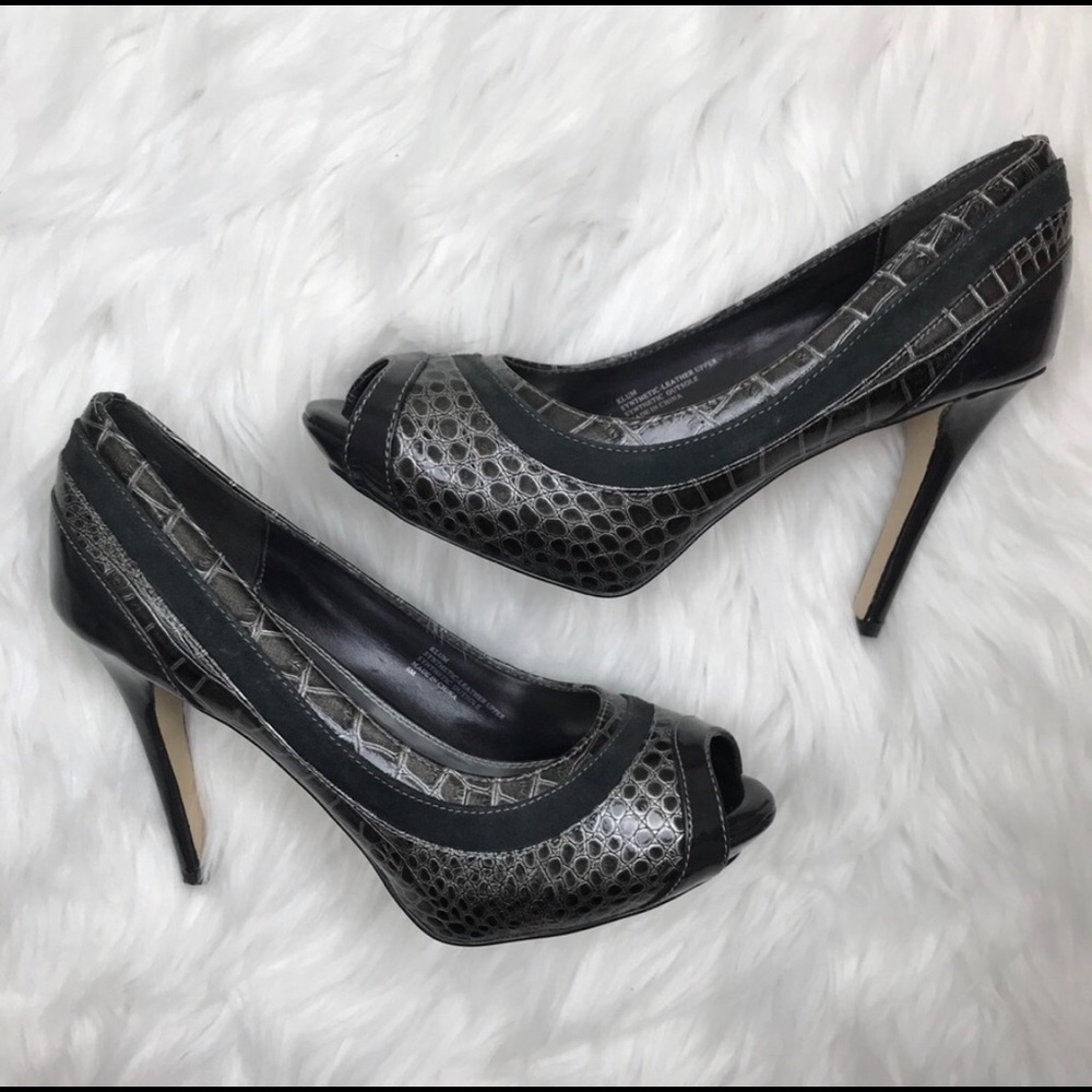 White House Black Market open toe Pumps